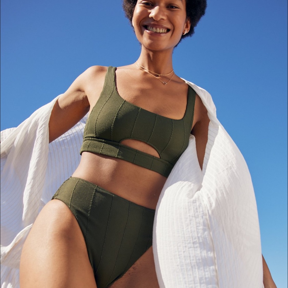 Brand new with tags, Aerie Crinkle cut out scoop bikini top
